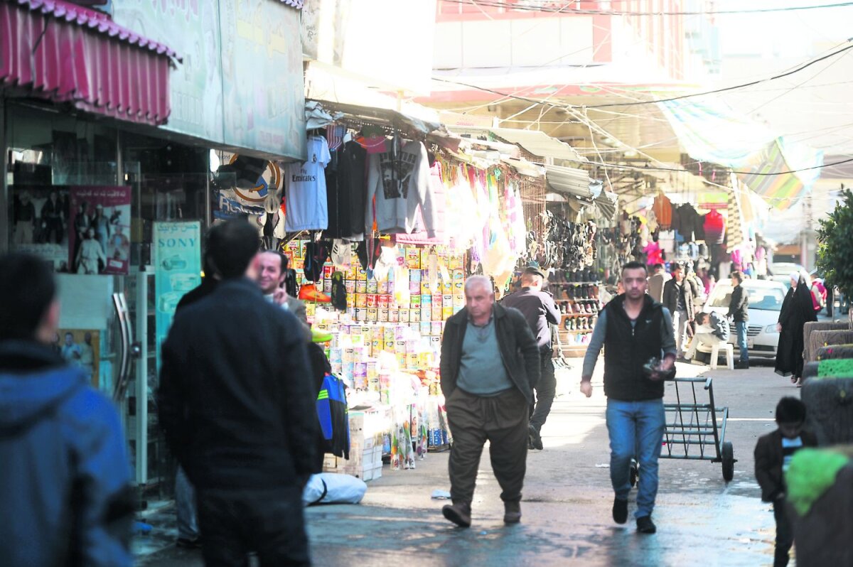 FOTO Oaza de liniște de la marginea infernului » Orașul în care antrenează Ilie Stan a fost ocolit de conflicte