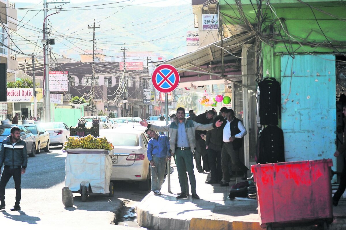 FOTO Oaza de liniște de la marginea infernului » Orașul în care antrenează Ilie Stan a fost ocolit de conflicte