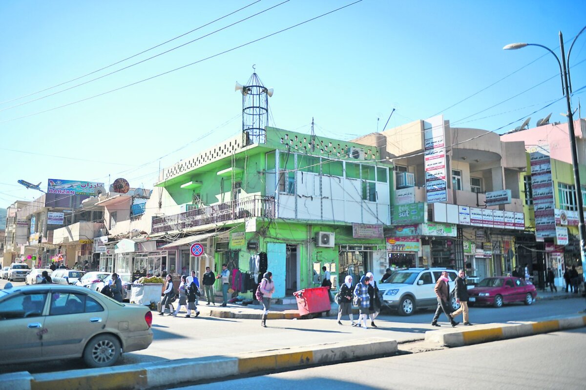 FOTO Oaza de liniște de la marginea infernului » Orașul în care antrenează Ilie Stan a fost ocolit de conflicte