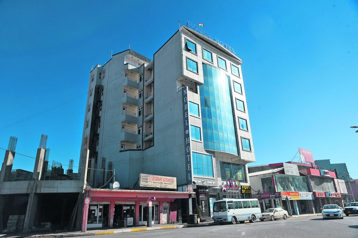 FOTO Oaza de liniște de la marginea infernului » Orașul în care antrenează Ilie Stan a fost ocolit de conflicte