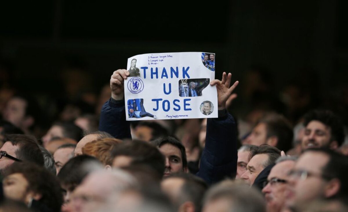 Stamford Bridge, frontul lui Mourinho. Bannerele care l-au lăsat mască pe Abramovici: "Cîrtițe și Iuda!"