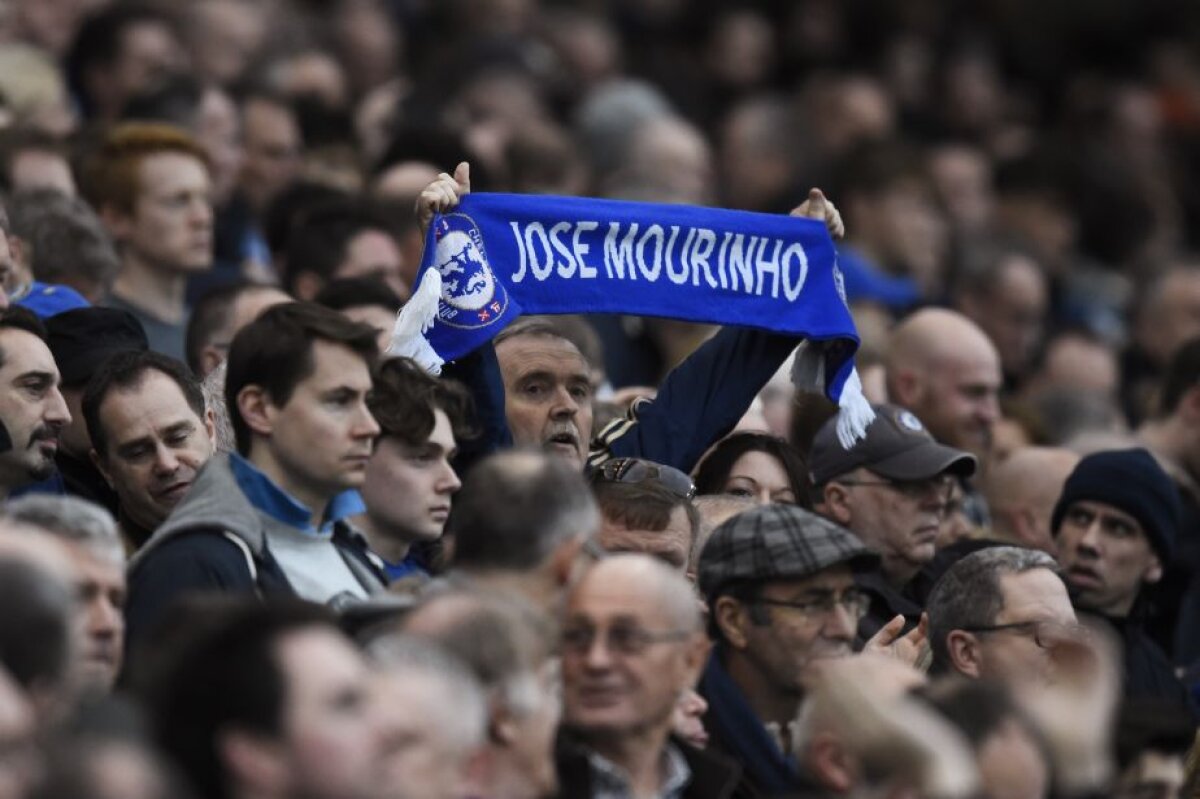 Stamford Bridge, frontul lui Mourinho. Bannerele care l-au lăsat mască pe Abramovici: "Cîrtițe și Iuda!"