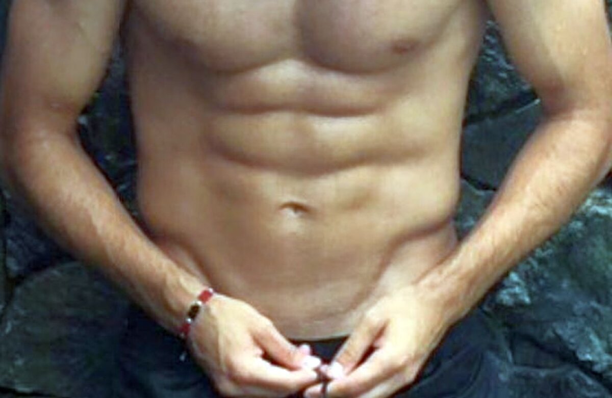 Răspuns genial al unui fotbalist din Spania după ce a fost atacat pe twitter: "Sînt gras? Haha, arată-i poza asta soției tale!"