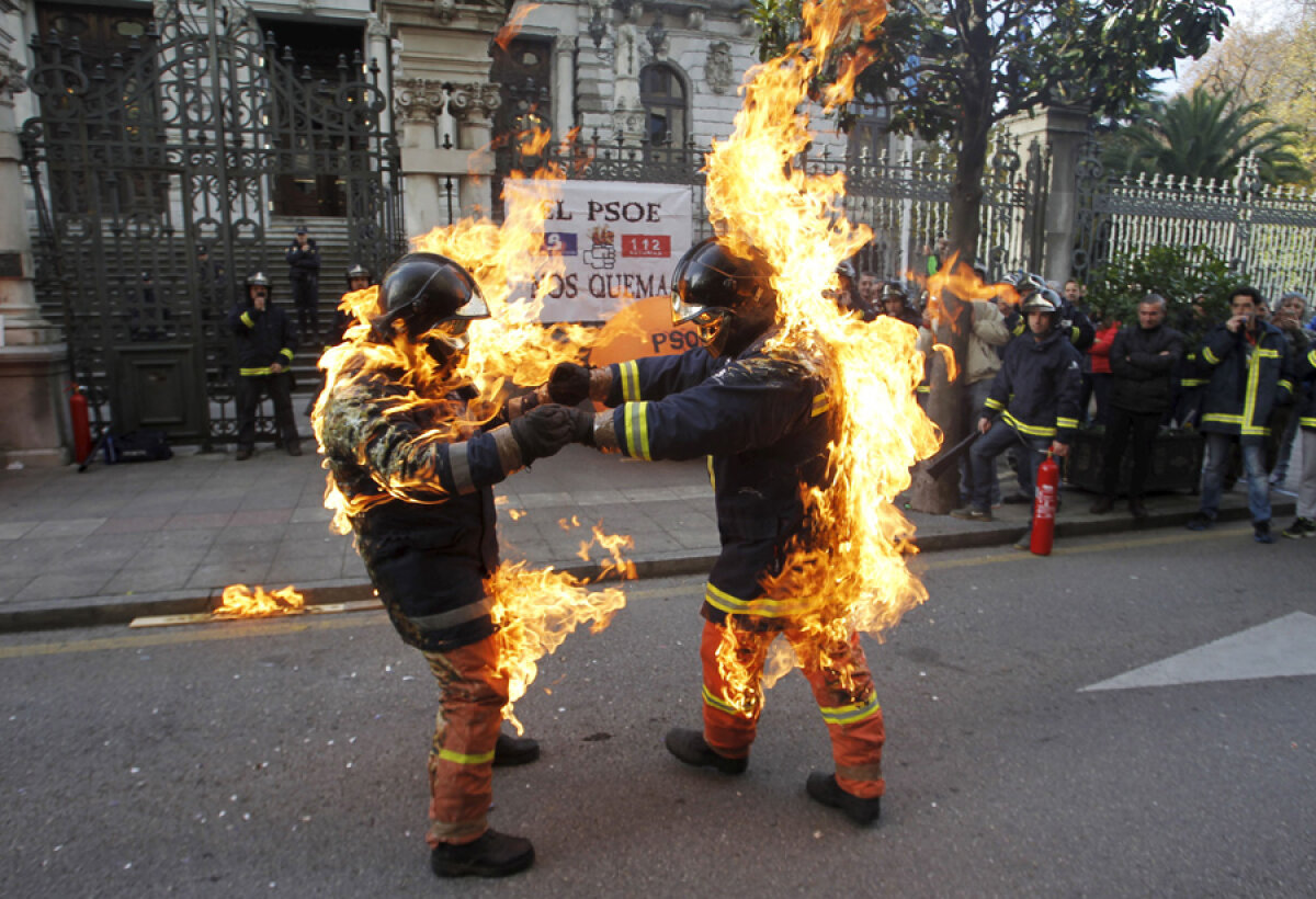 GALERIE FOTO 50 de imagini definitorii pentru 2015 » Îți mai aduci aminte de aceste evenimente?