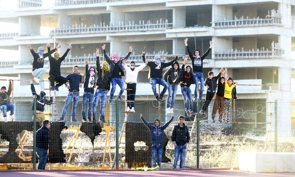 GALERIE FOTO 50 de imagini definitorii pentru 2015 » Îți mai aduci aminte de aceste evenimente?