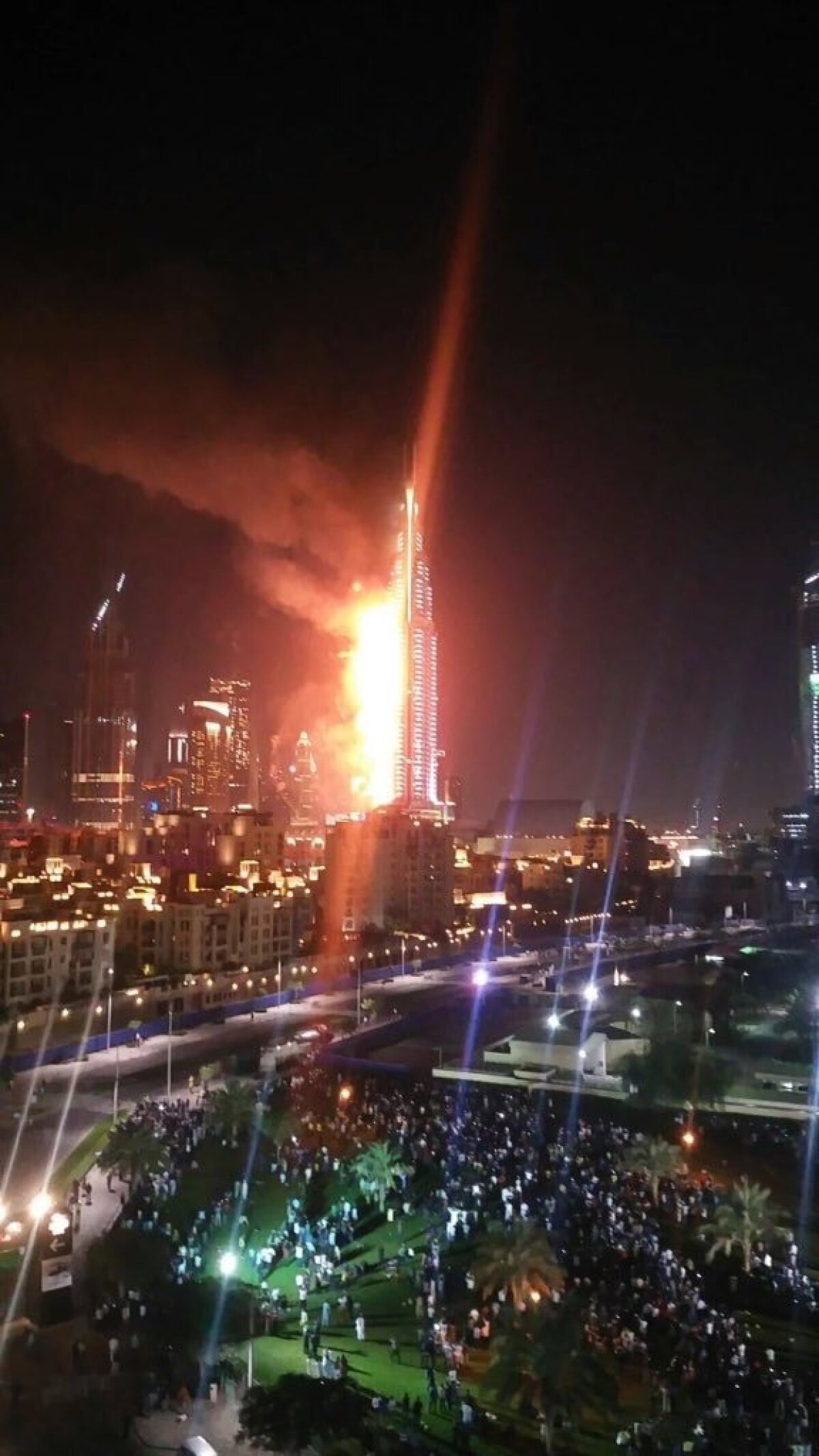 VIDEO+FOTO Incendiu uriaș la un hotel din Dubai! Promotorul Superkombat Eduard Irimia a fugit pe scările de urgență!