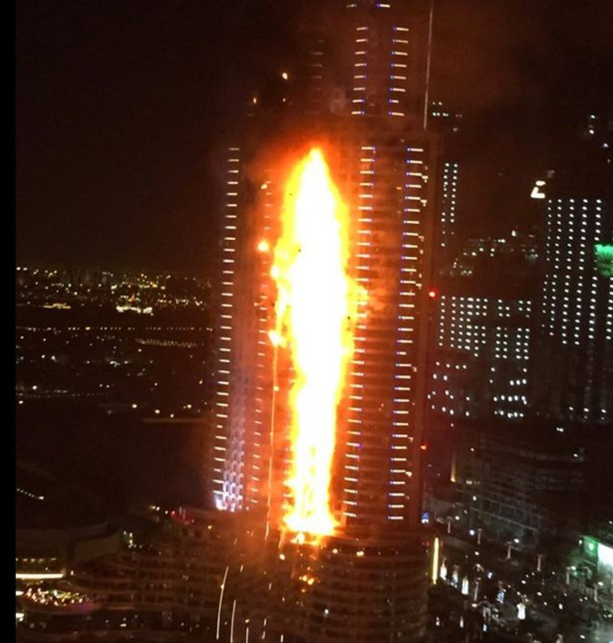 VIDEO+FOTO Incendiu uriaș la un hotel din Dubai! Promotorul Superkombat Eduard Irimia a fugit pe scările de urgență!