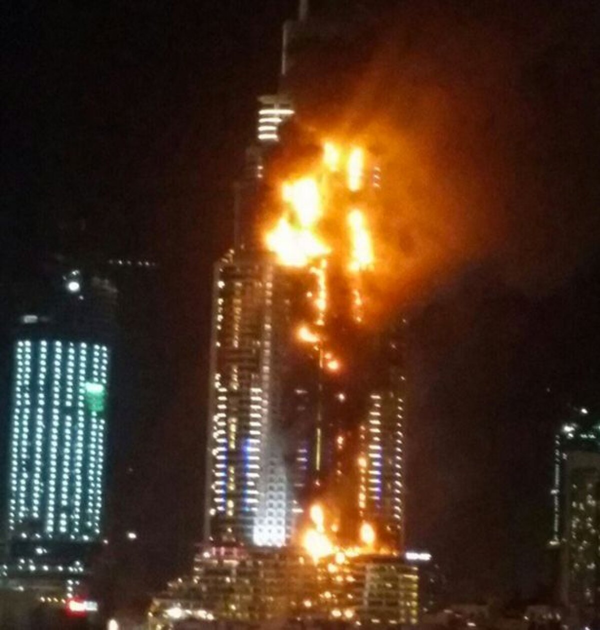 VIDEO+FOTO Incendiu uriaș la un hotel din Dubai! Promotorul Superkombat Eduard Irimia a fugit pe scările de urgență!