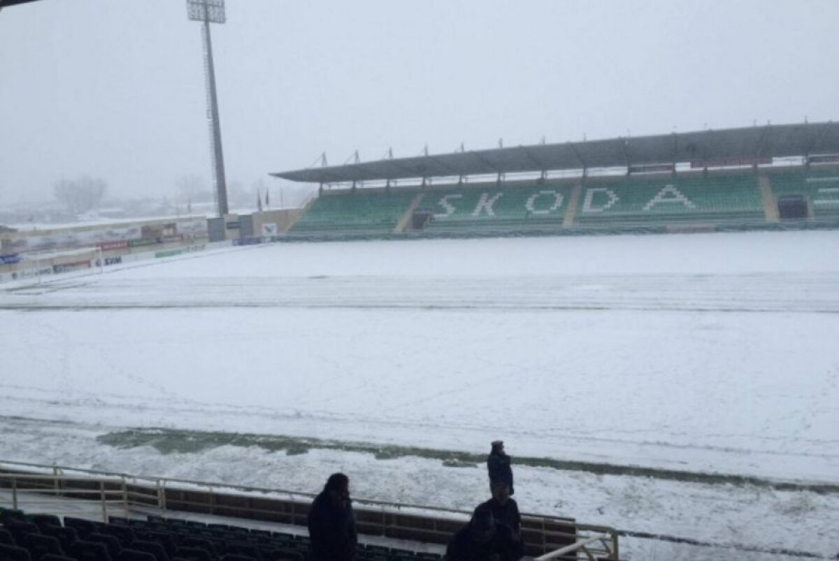 FOTO Echipa lui Răzvan Lucescu n-a putut juca în campionat » Meciul s-a amînat din cauza zăpezii