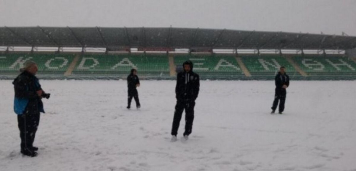 FOTO Echipa lui Răzvan Lucescu n-a putut juca în campionat » Meciul s-a amînat din cauza zăpezii