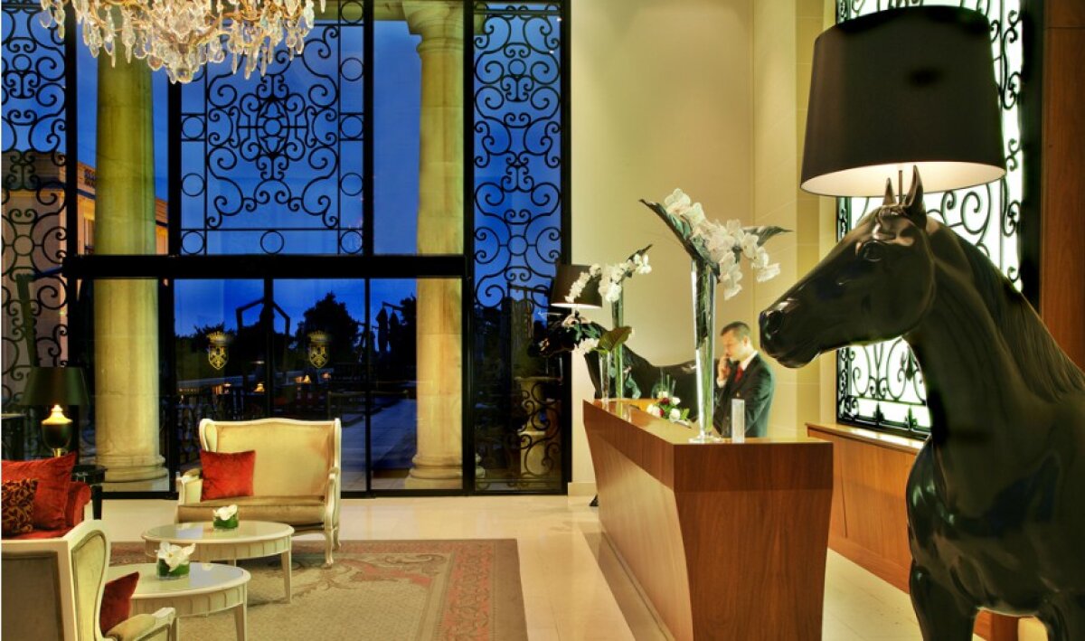 GALERIE FOTO Aici va sta România în timpul Campionatului European de la vară! Castel transformat în hotel de 5 stele