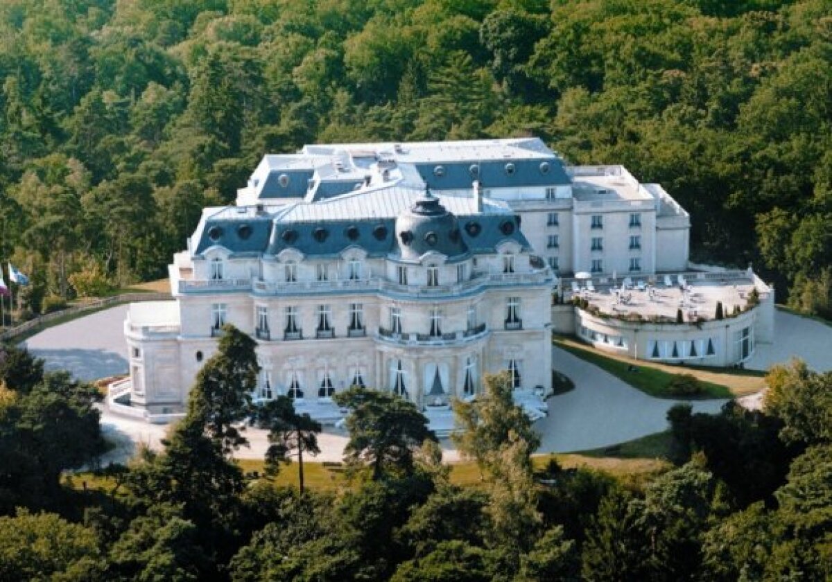 GALERIE FOTO Aici va sta România în timpul Campionatului European de la vară! Castel transformat în hotel de 5 stele