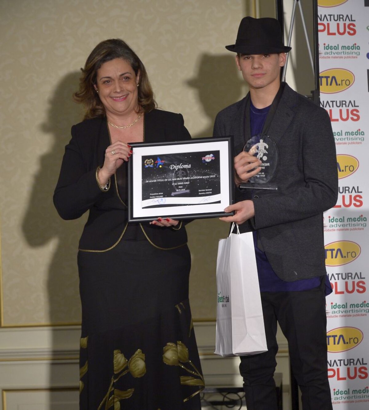 S-au decernat premiile AFAN » Cine sînt cei mai buni jucători, antrenori, conducători şi jurnalişti din 2015