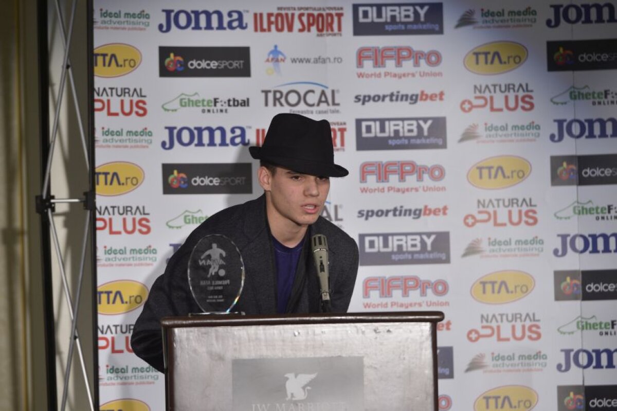 GALERIE FOTO Ianis Hagi a fost în centrul atenției » Cum s-a îmbrăcat fiul "Regelui" la Gala AFAN