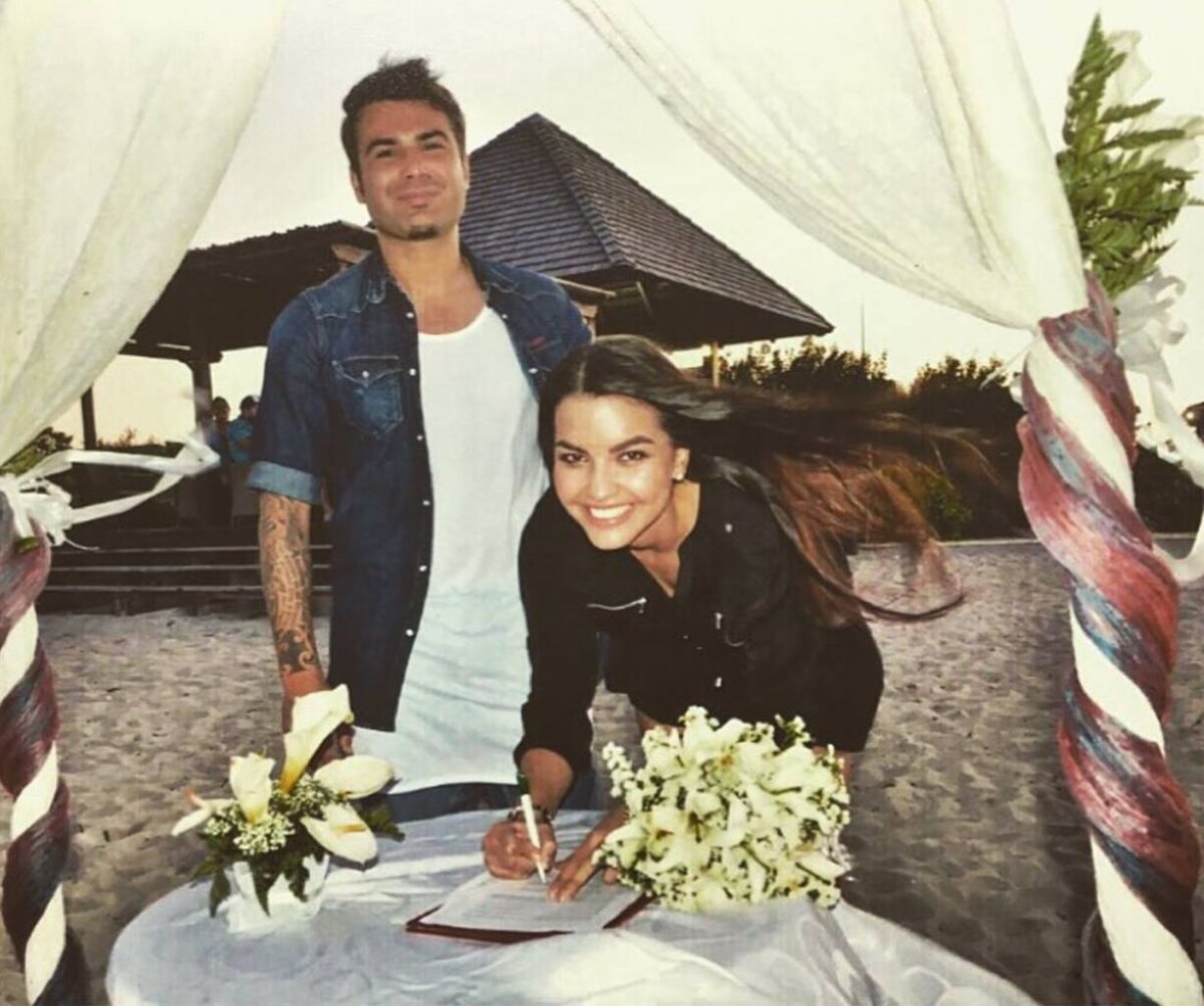 FOTO Mutu s-a însurat pe plajă, în Cuba! Soția sa a purtat o rochie neagră  iar el blugi :) Imagini de la eveniment