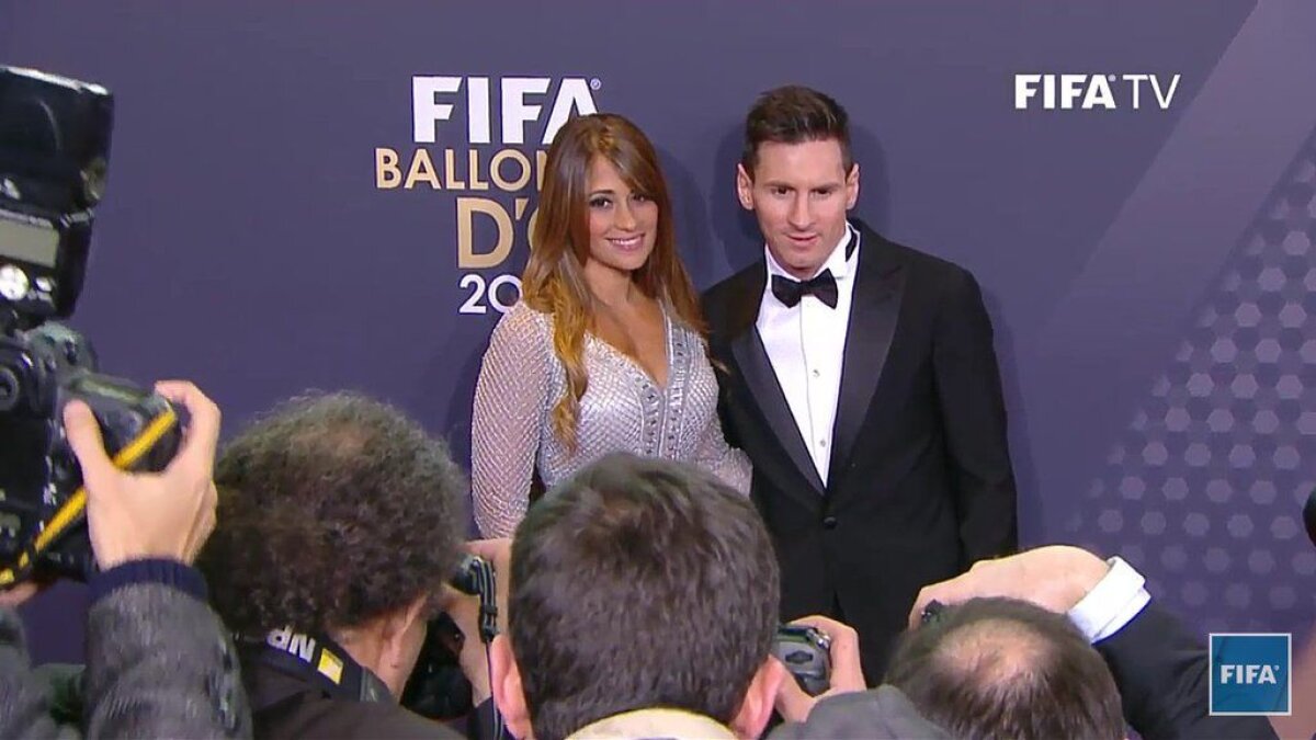 FOTO Iubita lui Messi a fost cea care a impresionat la Balonul de Aur » Ținută super-mulată pentru Antonella, costum sobru pentru Leo