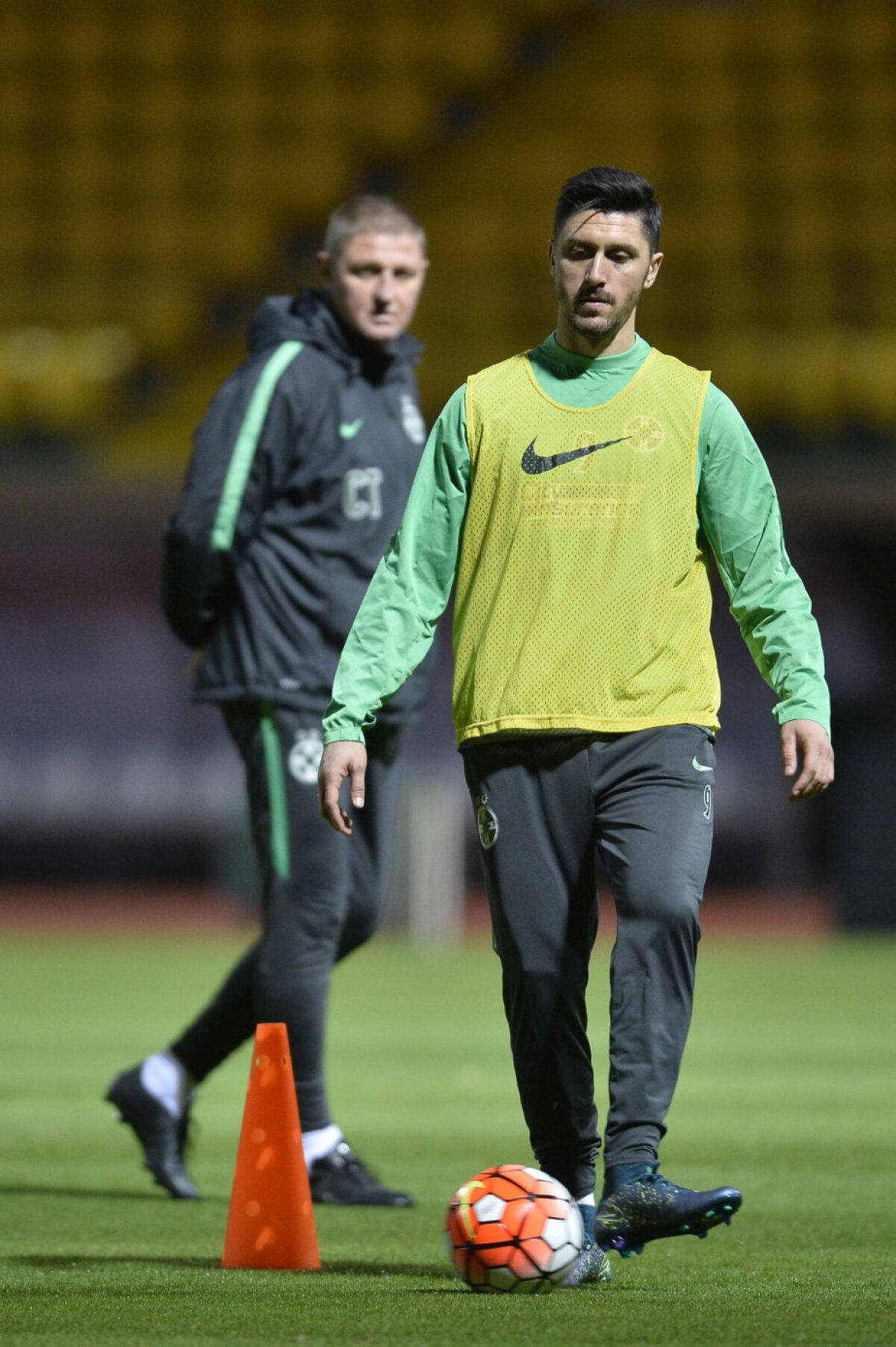 FOTO EXCLUSIV A ajuns pe mîna lui Reghe! Primele imagini cu Marica la antrenamentele Stelei