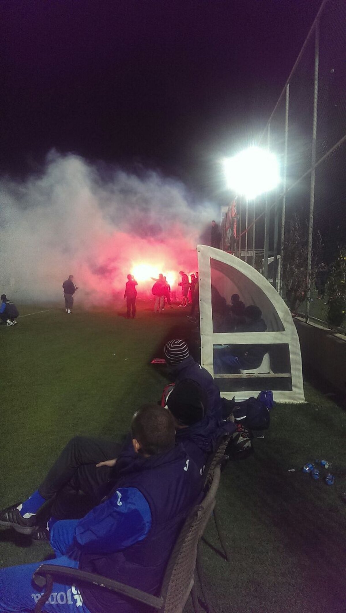 VIDEO+FOTO Amicalul lui CS U Craiova, la un pas de a fi anulat din cauza suporterilor echipei adverse