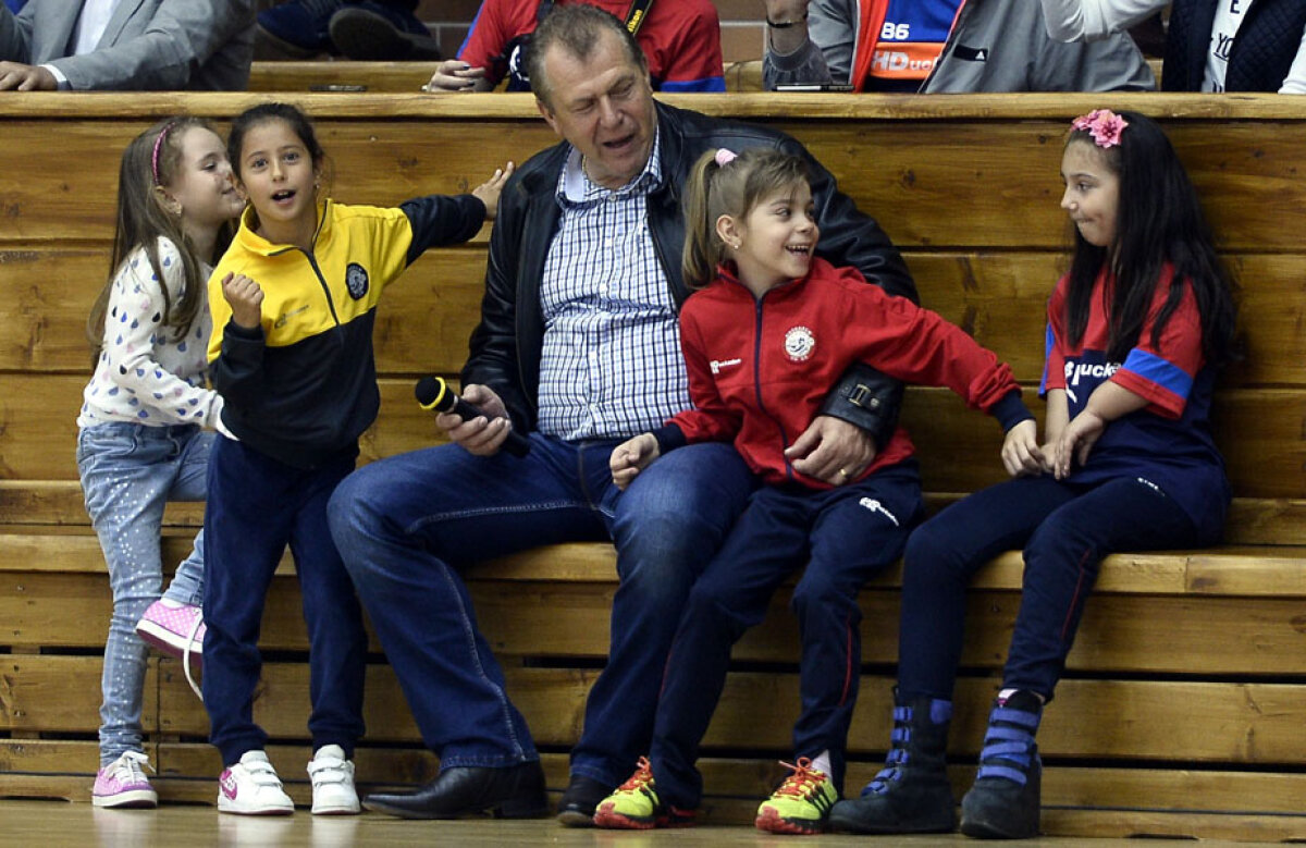 Preşedintele de imagine al Stelei intră în afaceri cu echipament sportiv: "HD '86 - atitudine de învingător!"