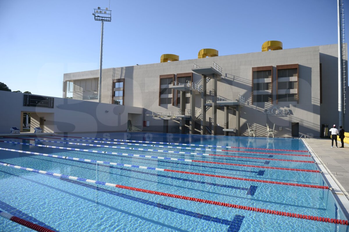 Ce nu găsești în România » Superbazin olimpic în ţara fără nataţie. Fotografii uimitoare 