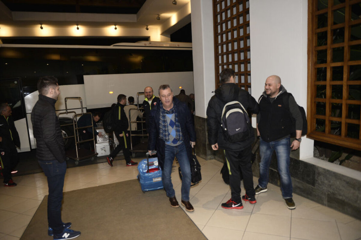 FOTO "Cîinii" au ajuns în Cipru » Imagini de la sosirea lui Dinamo