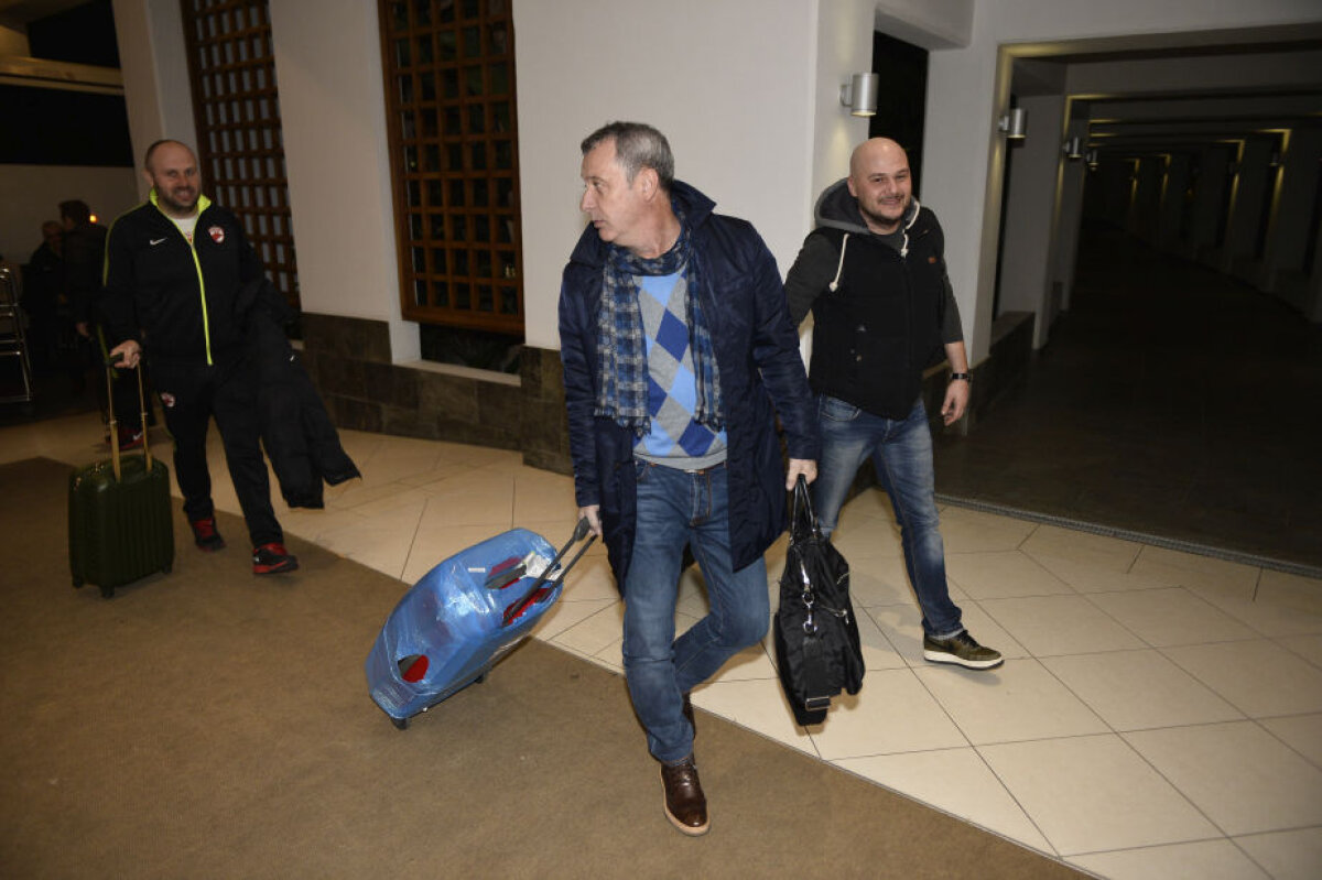 FOTO "Cîinii" au ajuns în Cipru » Imagini de la sosirea lui Dinamo