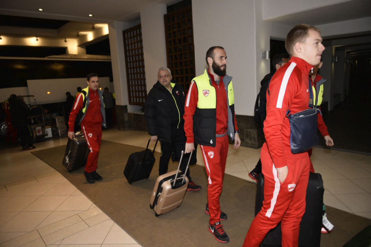 FOTO "Cîinii" au ajuns în Cipru » Imagini de la sosirea lui Dinamo