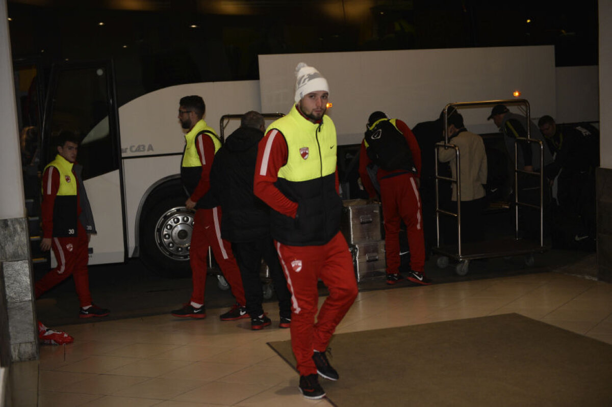 FOTO "Cîinii" au ajuns în Cipru » Imagini de la sosirea lui Dinamo