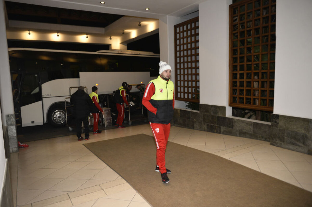 FOTO "Cîinii" au ajuns în Cipru » Imagini de la sosirea lui Dinamo