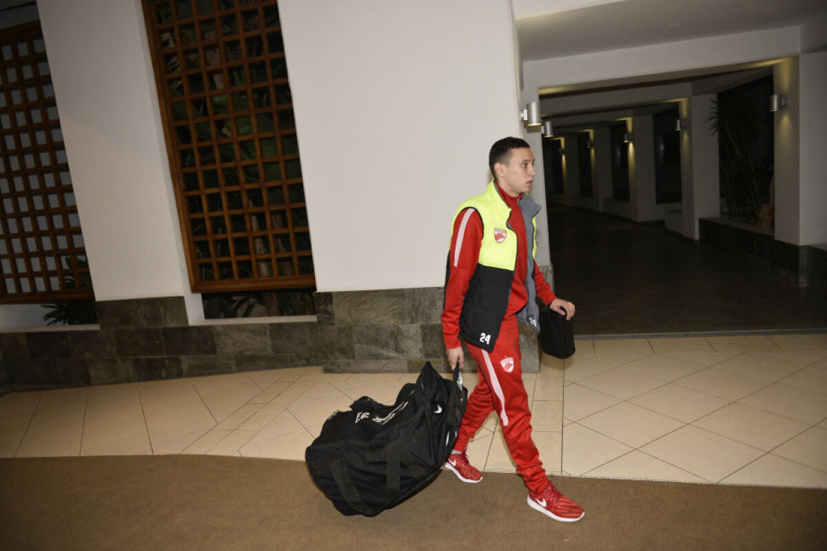 FOTO "Cîinii" au ajuns în Cipru » Imagini de la sosirea lui Dinamo