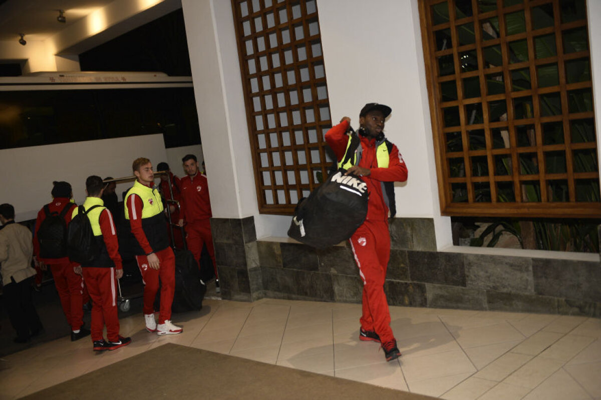 FOTO "Cîinii" au ajuns în Cipru » Imagini de la sosirea lui Dinamo