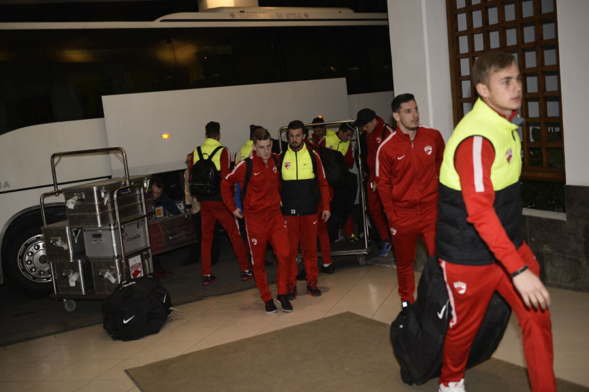 FOTO "Cîinii" au ajuns în Cipru » Imagini de la sosirea lui Dinamo