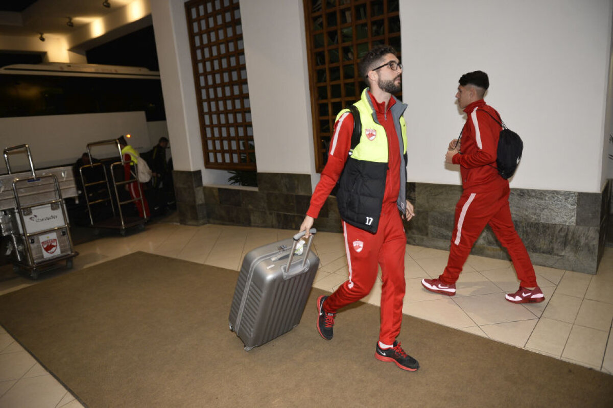 FOTO "Cîinii" au ajuns în Cipru » Imagini de la sosirea lui Dinamo