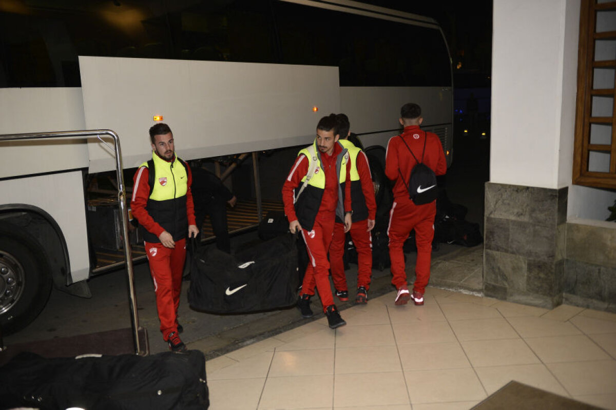 FOTO "Cîinii" au ajuns în Cipru » Imagini de la sosirea lui Dinamo