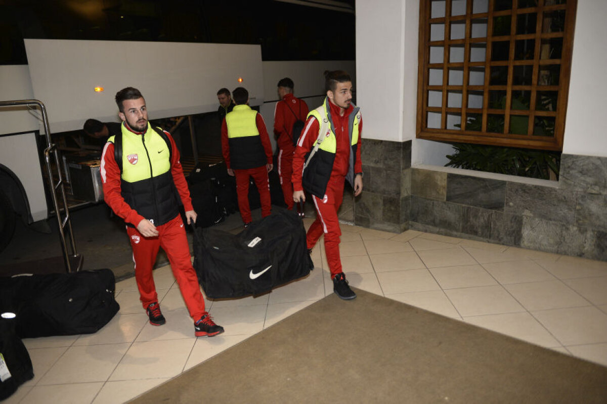 FOTO "Cîinii" au ajuns în Cipru » Imagini de la sosirea lui Dinamo