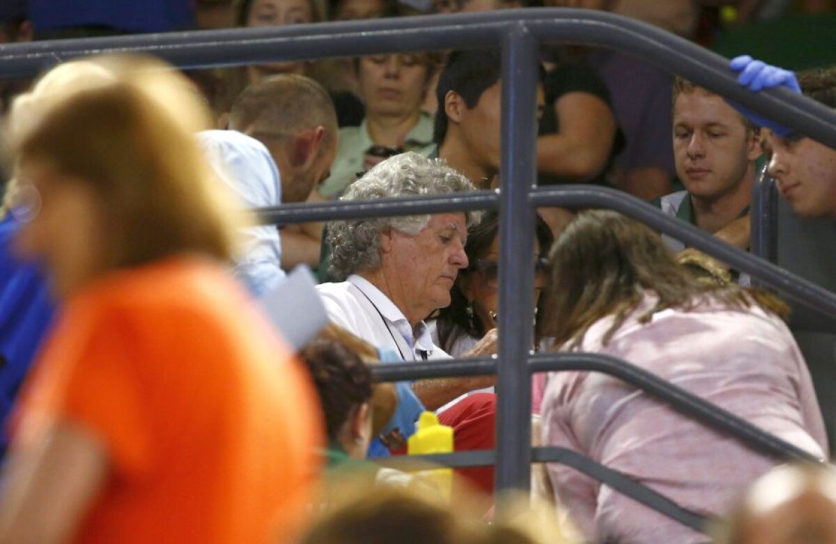 "Tremuram toată, mi-au zis că sîngera, nu m-am putut uita" » Accident dramatic la Australian Open: meciul Anei Ivanovici a fost suspendat pentru 25 de minute!