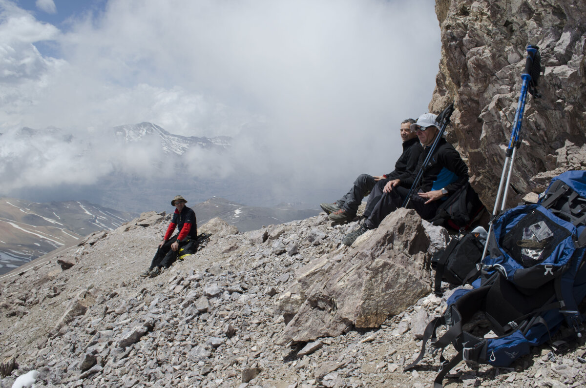 FOTO Alpinistul Marius Gane a escaladat în premieră românească două vîrfuri din Anzii Cordilieri