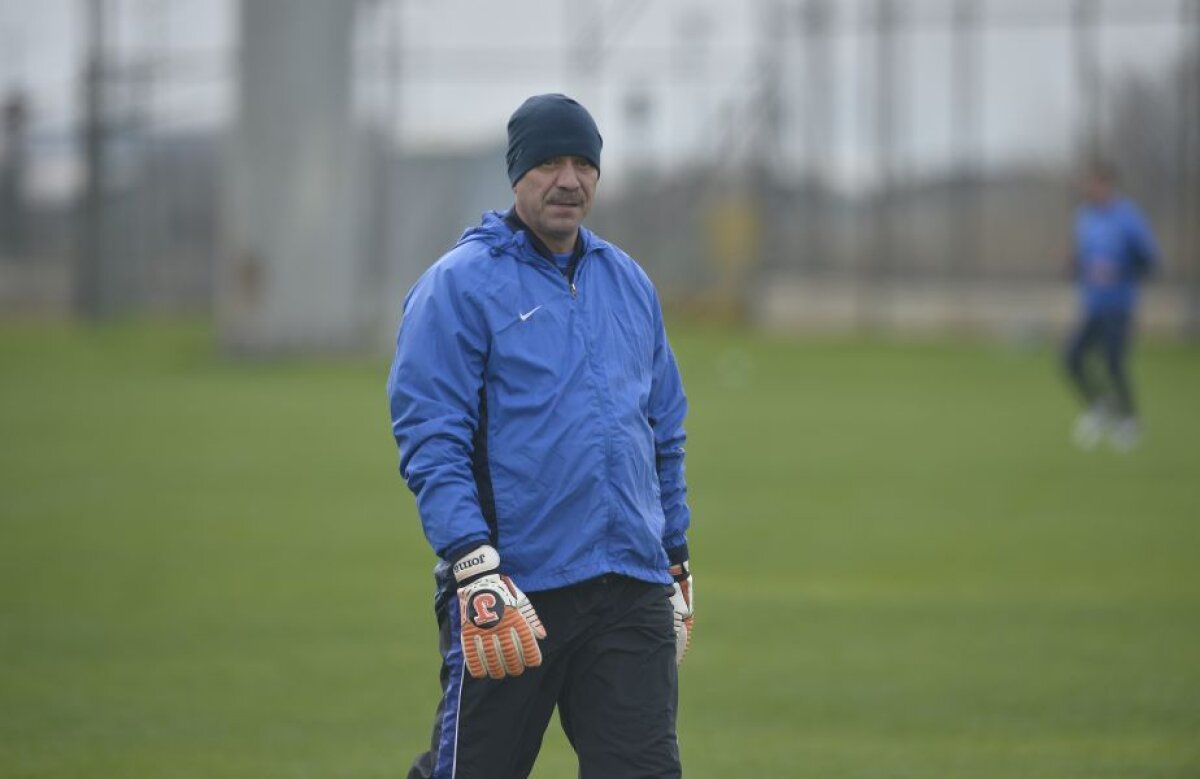 GALERIE FOTO Cum să ţii portarii în priză » Ieşenii se pregătesc moldoveneşte în Antalya