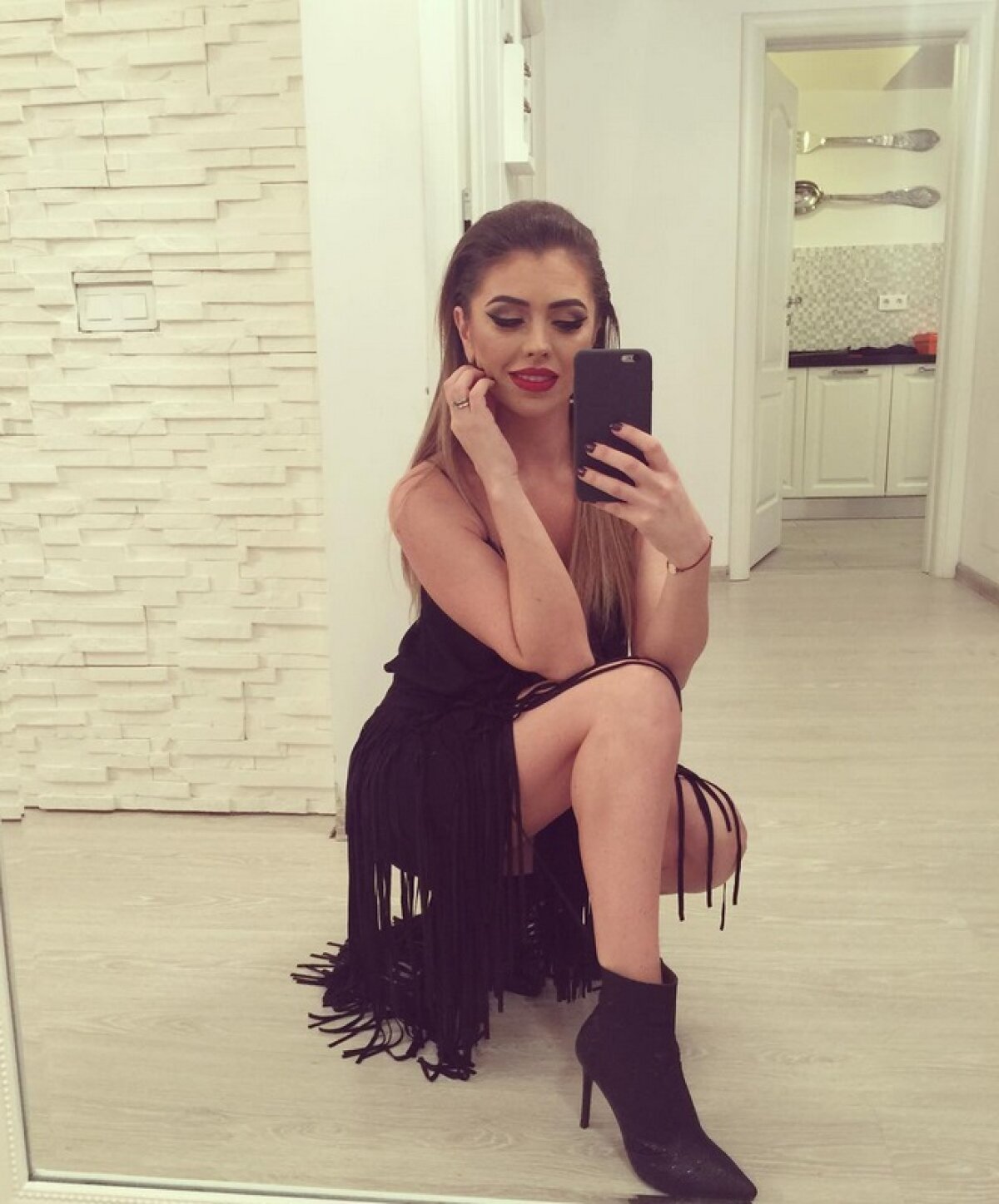 GALERIE FOTO HOT! E una dintre cele mai frumoase iubite de fotbalişti din Liga 1, pasionată de modă şi fotografie