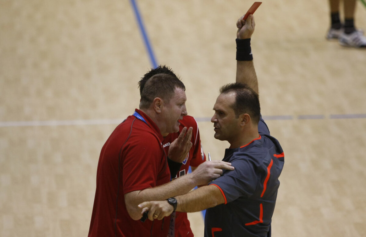Meciul cu un arbitru! Caz inedit la handbal: Costel Din a arbitrat singur o partidă din Liga Națională