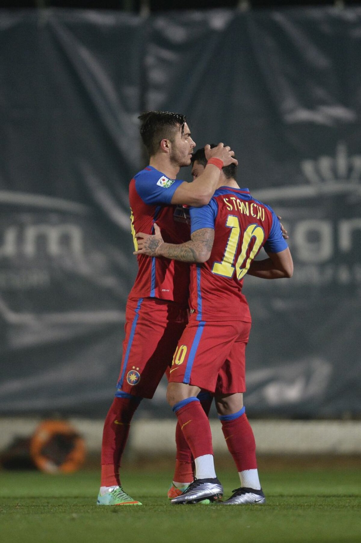 GALERIE FOTO Nervi la Steaua! Stanciu s-a certat cu Hamroun! A fost calmat cu greu de colegi