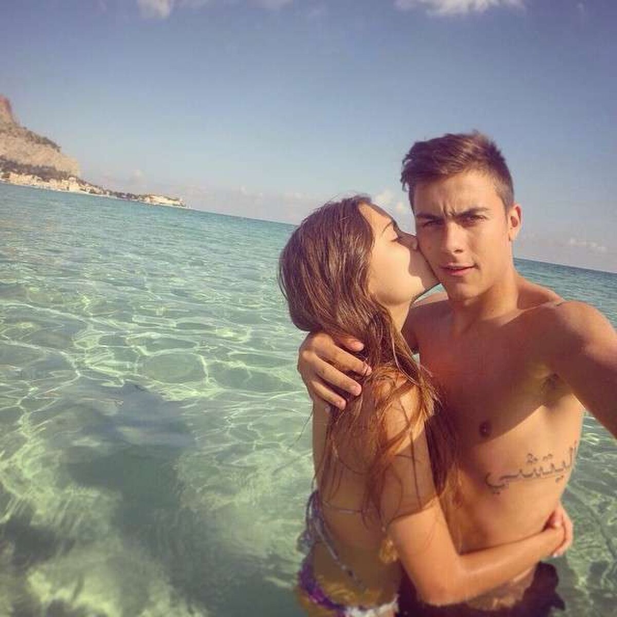 FOTO Antonella e a lui Dybala! Starul lui Juventus are o iubită care poate fi confundată cu soția lui Messi