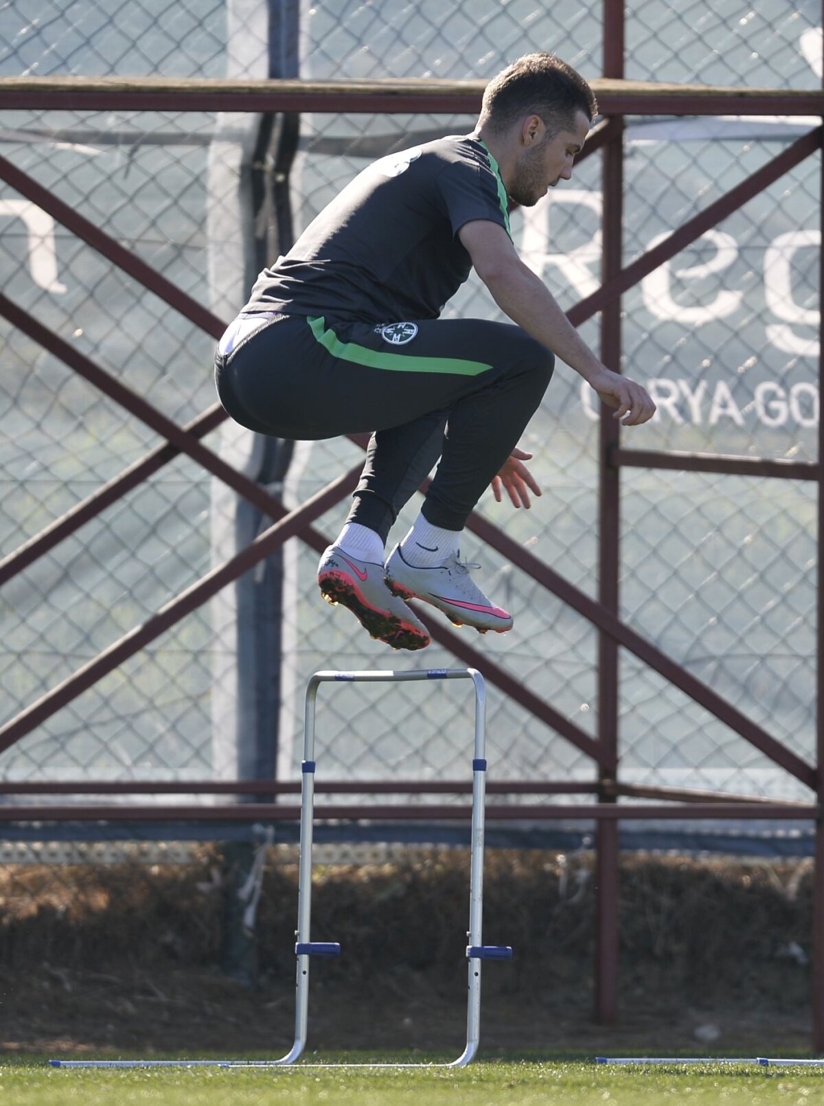 FOTO Steaua mecanică » Reghe şi Neubert le-au oferit un cadou neașteptat jucătorilor pentru prima victorie în 2016