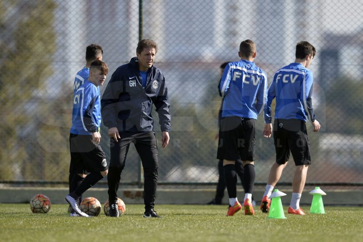 Corespondență din Antalya Gică Popescu este în formă maximă  » "Baciul" se află în cantonament cu Viitorul și s-a antrenat azi cot la cot cu echipa lui Hagi