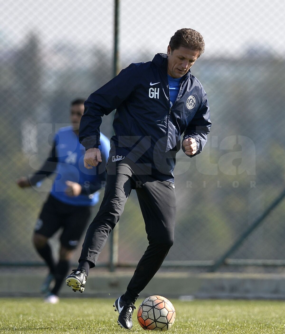 Corespondență din Antalya Gică Popescu este în formă maximă  » "Baciul" se află în cantonament cu Viitorul și s-a antrenat azi cot la cot cu echipa lui Hagi