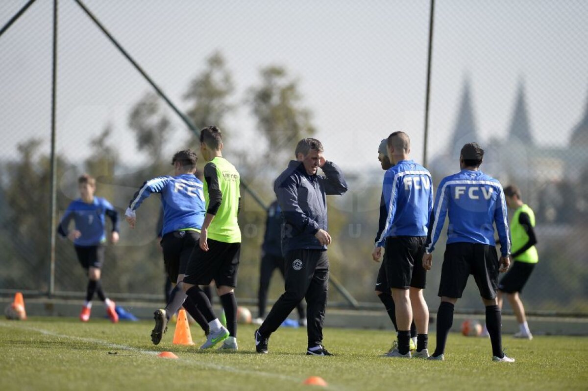 Corespondență din Antalya Gică Popescu este în formă maximă  » "Baciul" se află în cantonament cu Viitorul și s-a antrenat azi cot la cot cu echipa lui Hagi