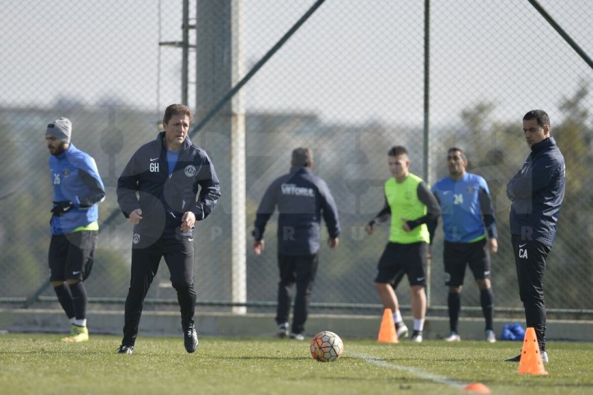 Corespondență din Antalya Gică Popescu este în formă maximă  » "Baciul" se află în cantonament cu Viitorul și s-a antrenat azi cot la cot cu echipa lui Hagi