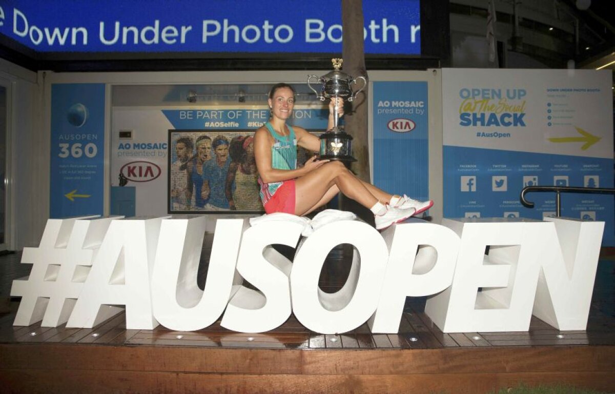 GALERIE FOTO Cele mai frumoase imagini după finala Australian Open » Cum a felicitat-o Serena pe Kerber