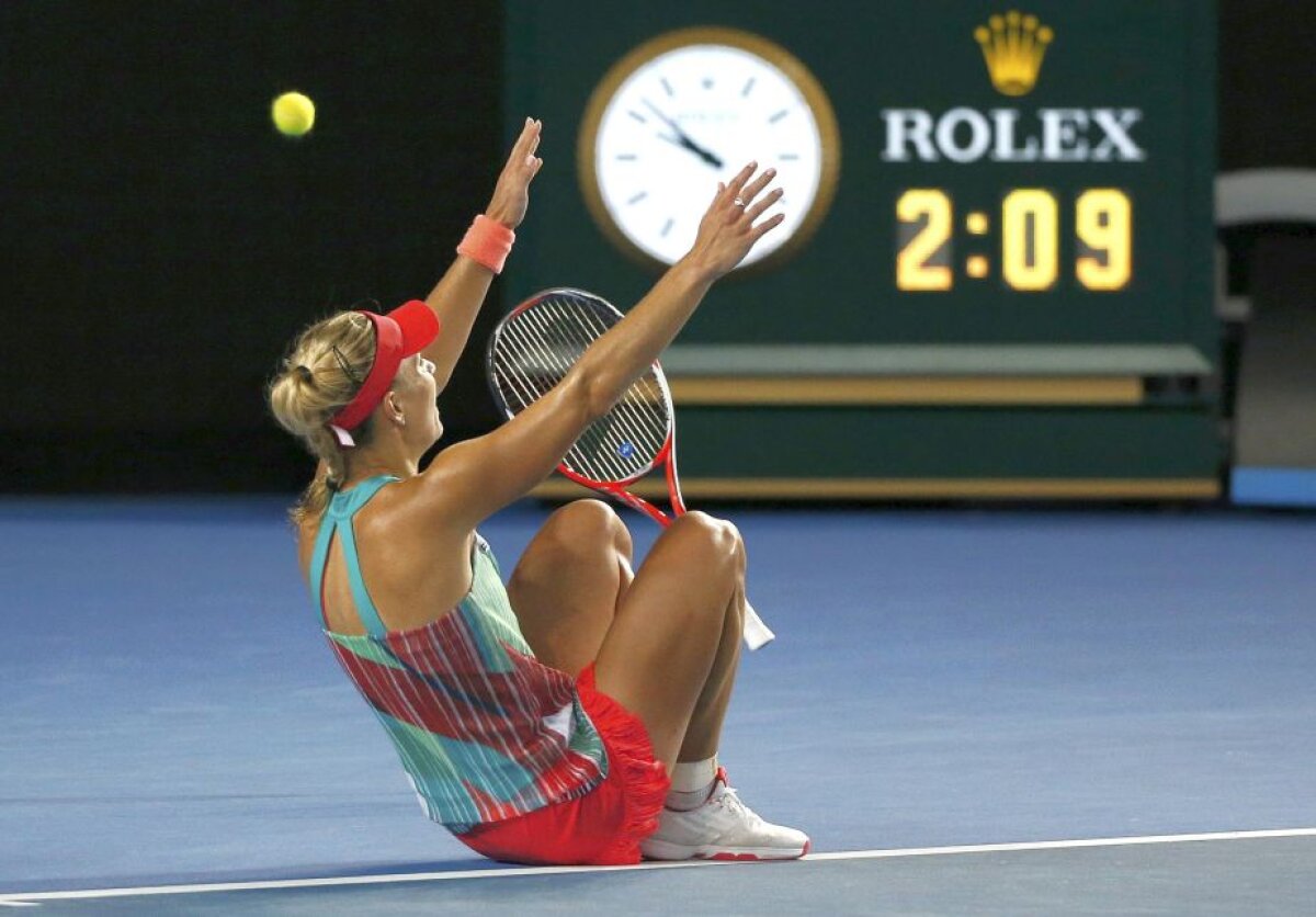 GALERIE FOTO Cele mai frumoase imagini după finala Australian Open » Cum a felicitat-o Serena pe Kerber