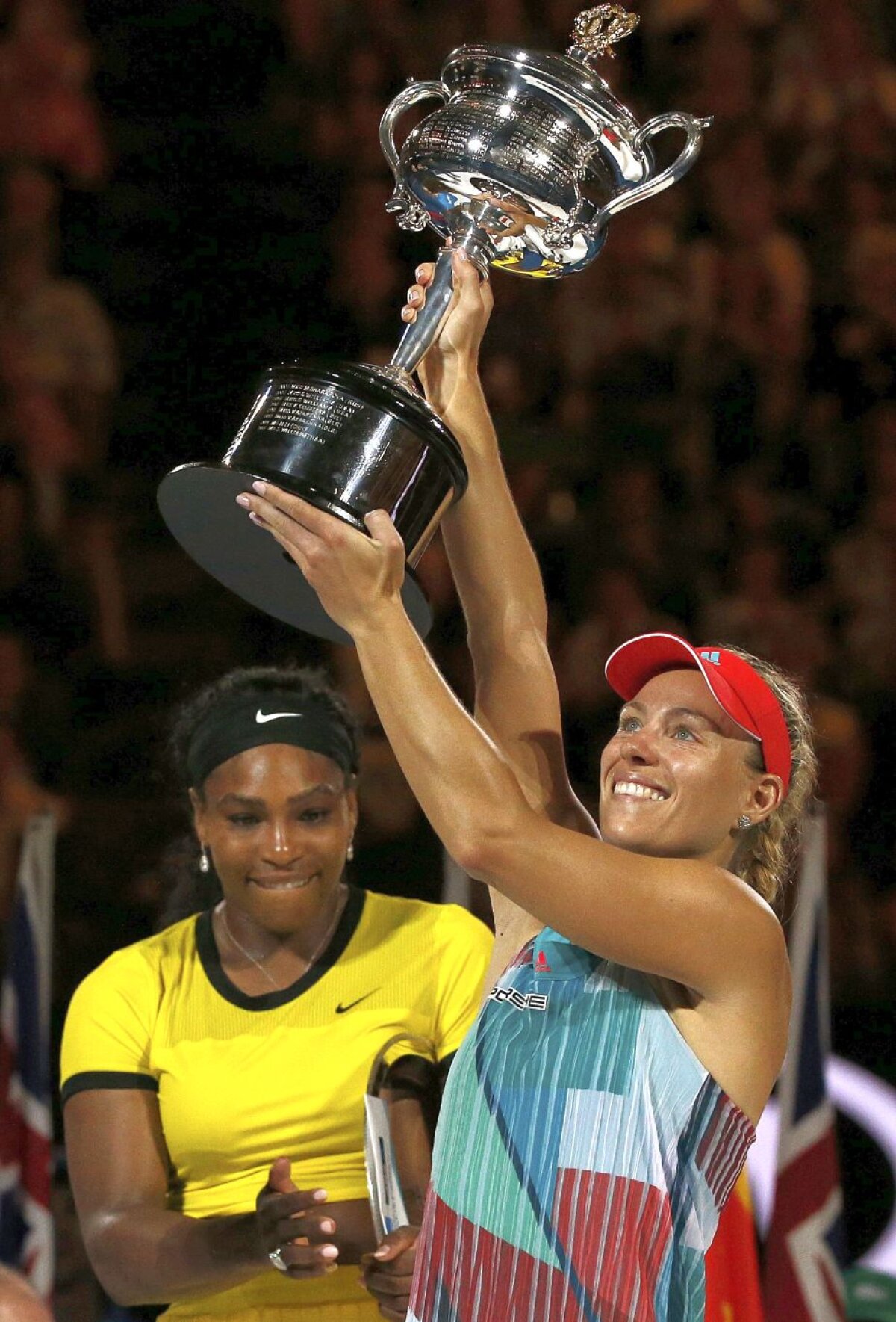 GALERIE FOTO Cele mai frumoase imagini după finala Australian Open » Cum a felicitat-o Serena pe Kerber